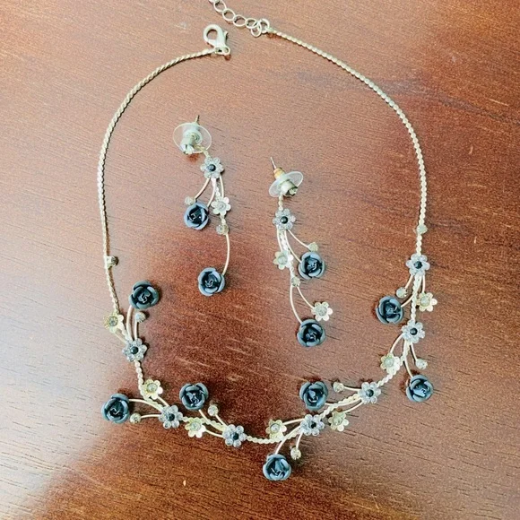Black Rose Silver Grey Rhinestone Vintage Antique Necklace Earrings Romantic Set - Picture 5 of 7